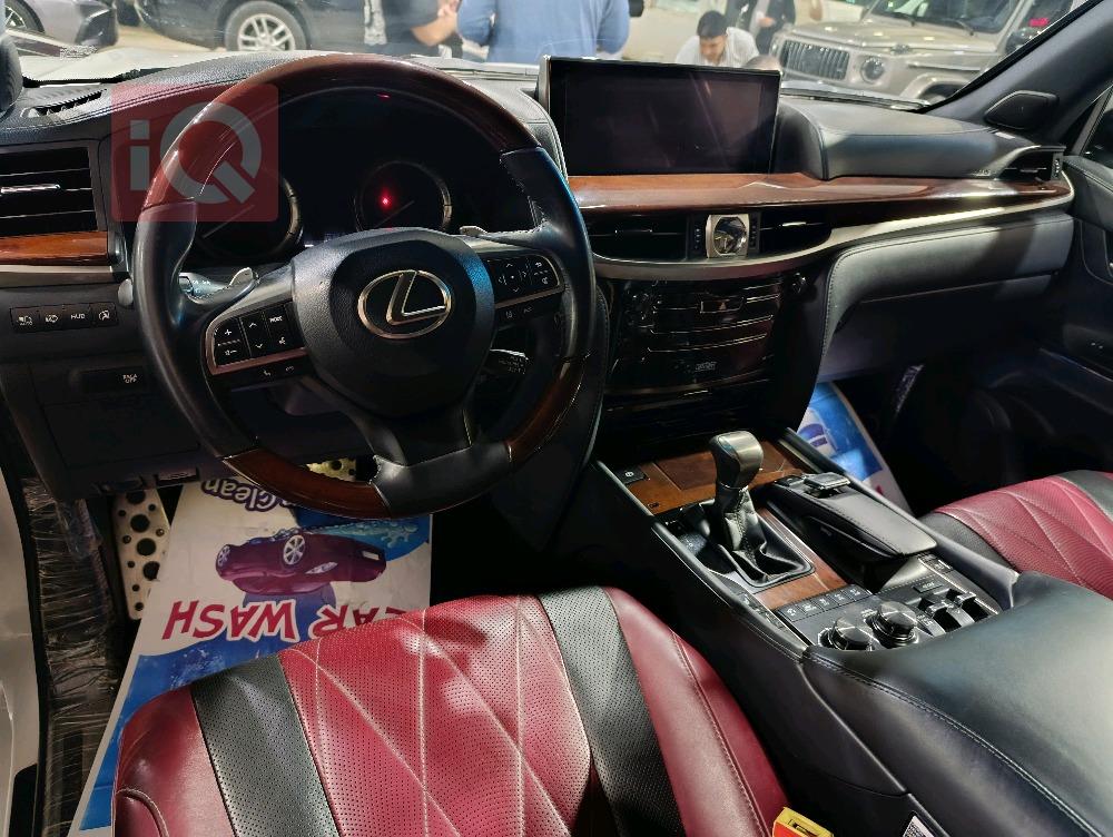 لێکزس LX